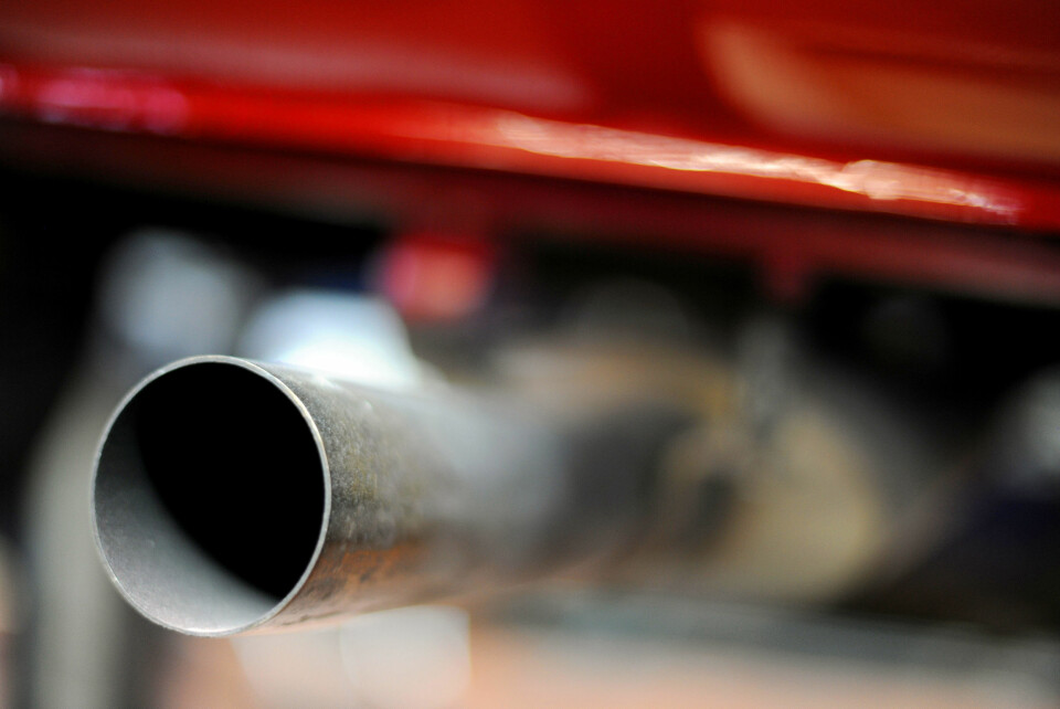 Økte drivstoffavgifter vil bare gi en ørliten nedgang i bilbruken, ifølge Transportøkonomisk institutt.