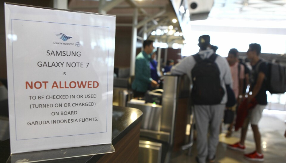 Flyselskap forbød passasjerene å bruke Samsungs Galaxy Note 7 om bord etter at flere modeller hadde tatt fyr. Her fra Soekarno Hatta internasjonale lufthavn i Jakarta, Indonesia.