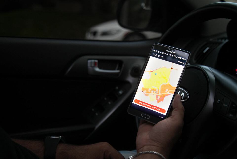 Uber sentralt tar 30 prosent av prisen, politiet avskilter biler og beslaglegger førerkort - og prisene er uforutsigbare. Nå øker frustrasjonen blant sjåførene.