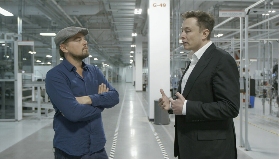 Leonardo DiCaprio og Elon Musk diskuterer klimaproblemene hos Teslas gigafabrikk i Reno, Nevada.