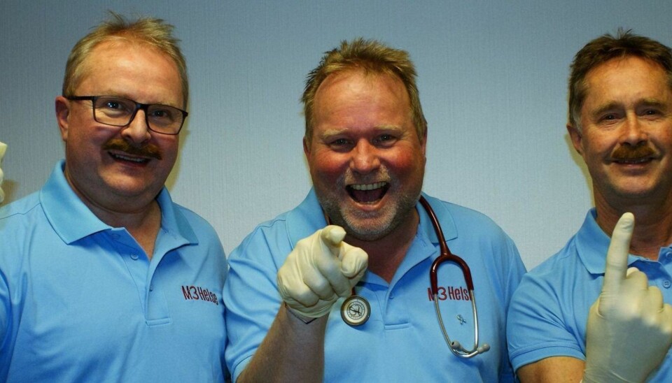 MOVEMBER: Allmennlege Kjetil Høye (i midten) og hans legekollegaer Ola Løland (til venstre) og Helge Opøien mener alle menn over en viss alder burde sjekke prostata.