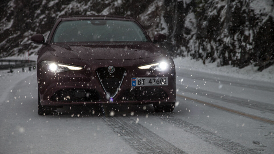 TØFFING: Alfa Romeo Giulia er en bil du legger merke til når den kommer i speilet.