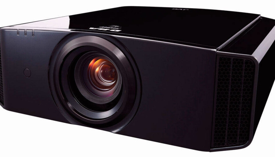 KONGEN I HJEMMEKINOEN: JVC DLA-X5000 leverer magiske bilder på kjempestort lerret.