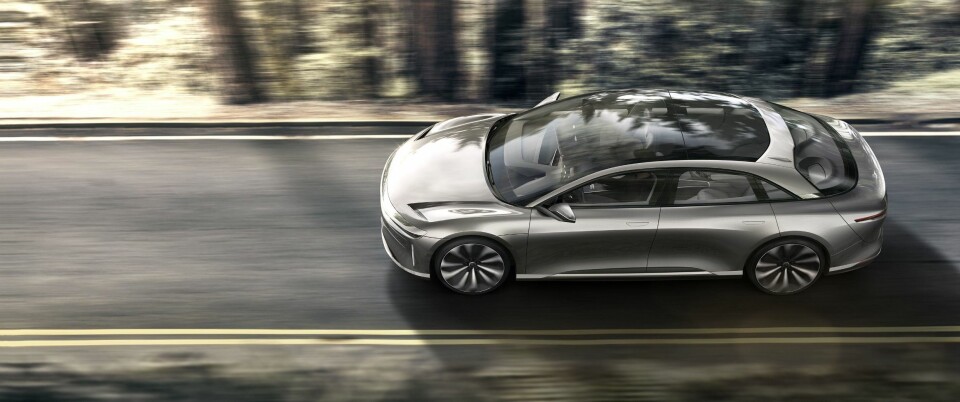 LUCID AIR er en skikkelig råtass av en bil – selv om den også er en familiebil med plass til fire. Her får du ekstrem rekkevidde, og ikke minst ekstreme ytelser.
