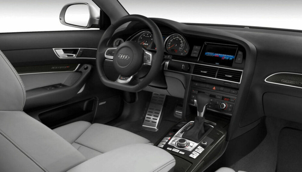 VELKJENT AUDI: Interiøret skiller seg ikke så mye fra en vanlig Audi A6.