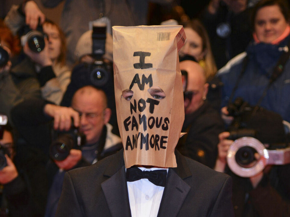 Shia LaBeouf valgte et mildt sagt spesielt hodeplagg på den røde løperen i Berlin under filmfestivalen tidligere i år.