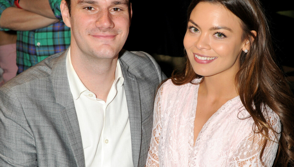 FRA SMYGARD TIL PLAYBOY MANSION: Cooper Hefner og Scarlett Byrne har vært kjærester i en årrekke, og forlovet seg i 2015. De er i dag gift.