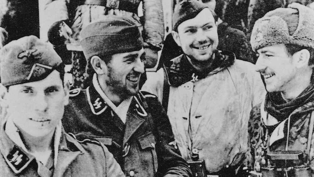 OVERLEVDE: 7. kompani Norge ved Hungerburg den 10. februar 1944. Fire overlevende fra Der verlorene Haufen. Fra venstre Andreas Manchen, SS-Unterscharführer Max Gryska (som falt 27. oktober 1944), SS-Oberscharführer Franz Schacherl og SS-Unterscharführer Heinz Kienast (som falt i 1945).