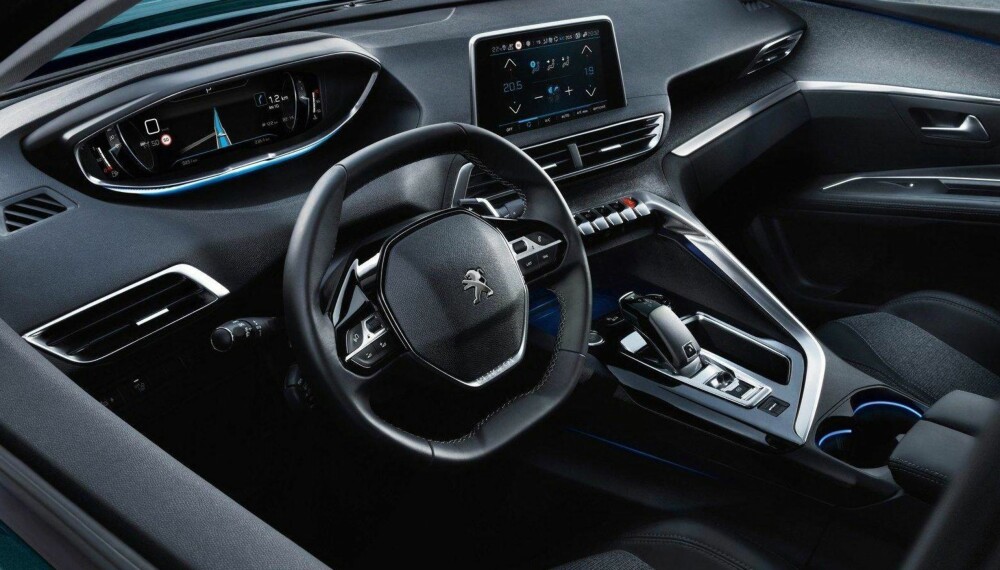 Interiøret i 5008 er moderne og stilig. Peugeot insisterer på å ha instrumentene over rattet.