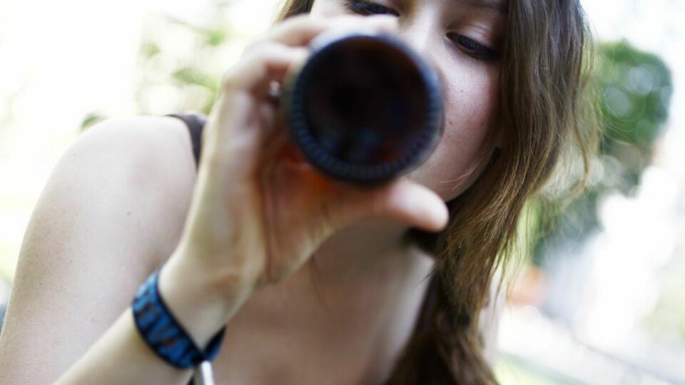 Derfor drikker kvinner mer alkohol