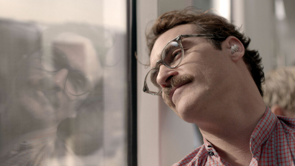 Joaquin Phoenix forelsker seg i et operativsystem i Her.
