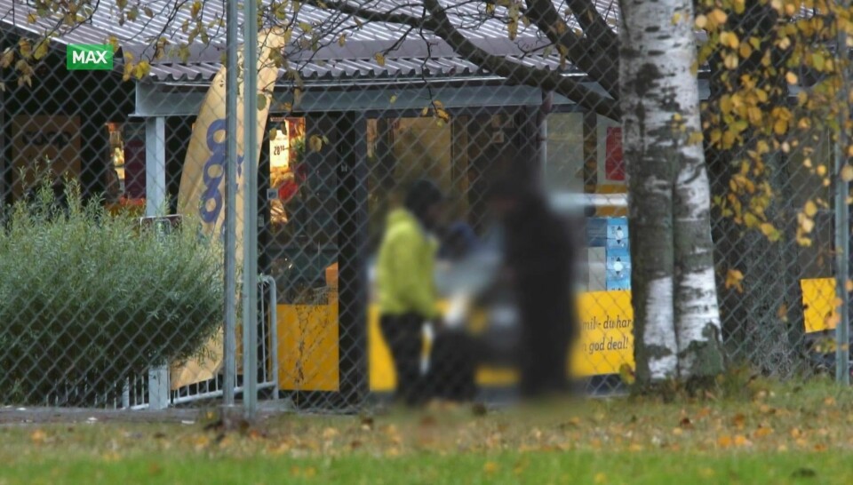 Her kjøper en informant ulovlig TV-kanaler fra en mann i Oslo-området. For rundt 1000 kroner får han tilgang til flere tusen kanaler. Skulle han kjøpt dette lovlig, måtte han ha betalt flere tusen kroner i året.