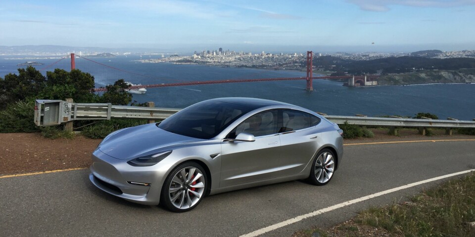 FLERE DETALJER SNART: En tabell med forskjellige versjoner og priser av Tesla Model 3 går nå runden på internett og i sosiale medier, men den er ren spekulasjon. Spente elbilentusiaster trenger imidlertid ikke å vente så lenge på flere detaljer. I disse dager forbereder Tesla seg på siste del av Model 3-lanseringen.
