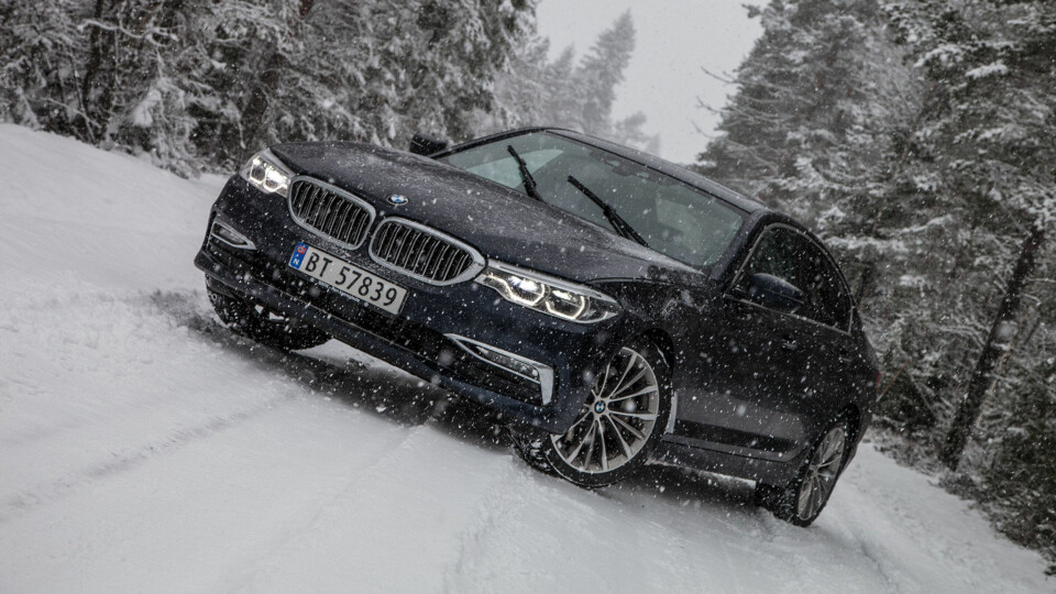 PERFEKT VÆR FOR 530i xDrive G30: Lavere vekt, drift på alle fire og en villig bensinmotor gjør at dette er det perfekte været å teste en ny BMW 530i.