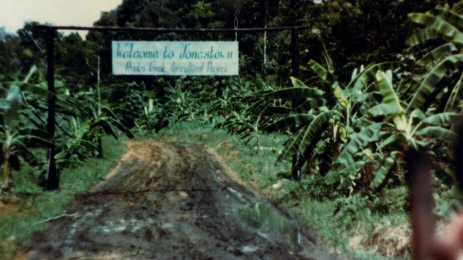 Porten inn til Jonestown.
