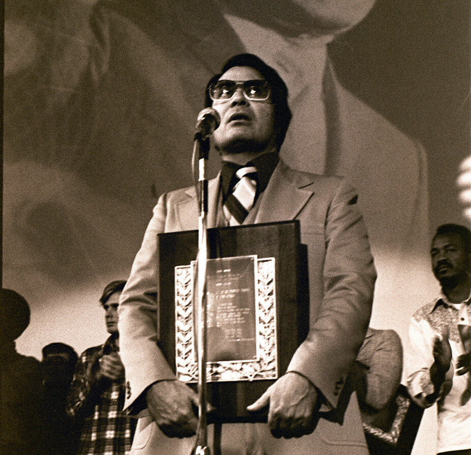 Året før massakren i Jonestown ble Jim Jones tildelt Martin Luther King, Jr.-prisen av Glide Memorial Church.
