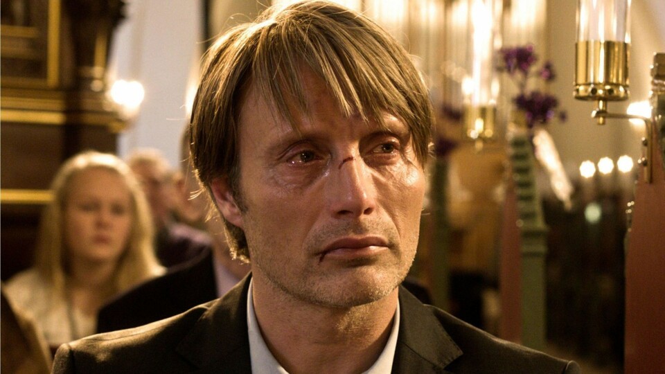 Mads Mikkelsen får grusomme anklager mot seg i Jakten.