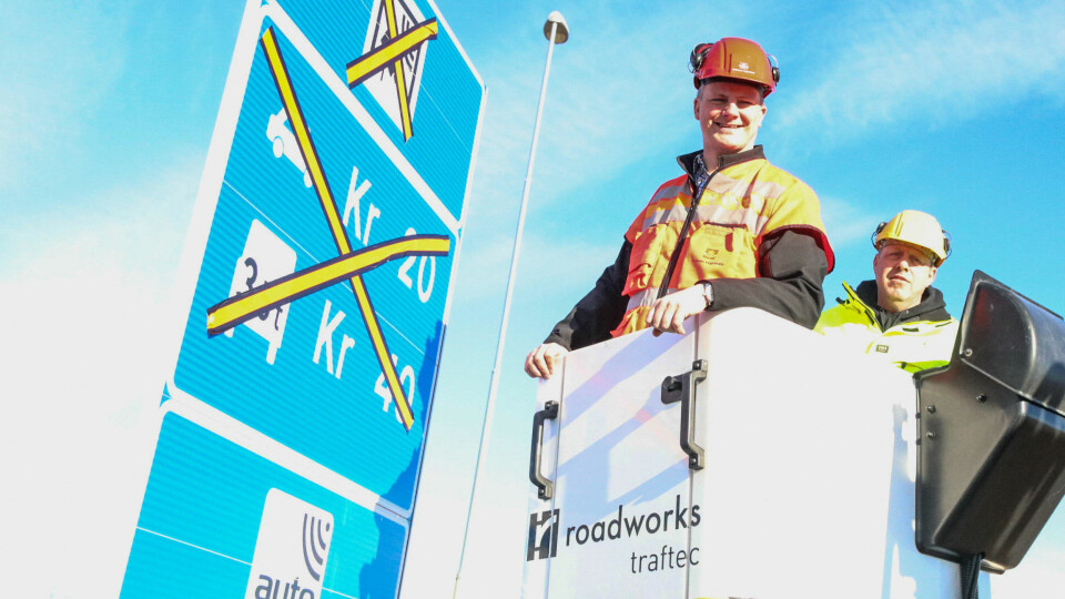 Samferdselsminister Ketil Solvik-Olsen har gjort det til sin sak å redusere bompengene, men åpner nå både for rushtidsavgift og ekstra avgift for dieselbiler i bomringene i byene.