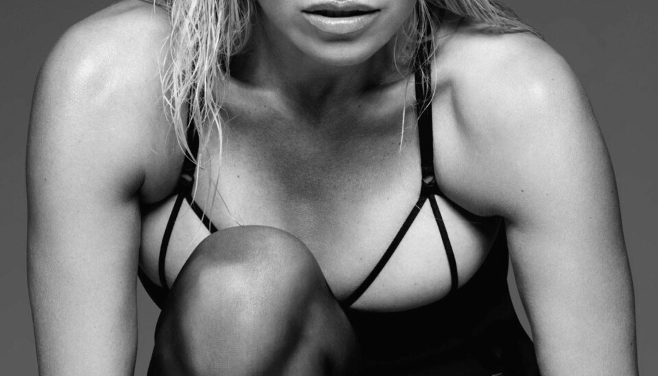 STORT HJERTE: Pamela Anderson har de siste årene engasjert seg i dyrevernkamp og veldedig arbeid.