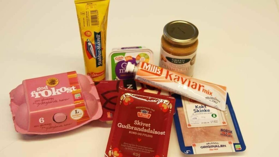 VARIASJON ER NØKKELORDET: Disse påleggene kan du gjerne gi barna. Geitost trenger du ikke gi daglig penøttsmør gir mye energi, men mye sunt fett som kan være bra for et aktivt barn.