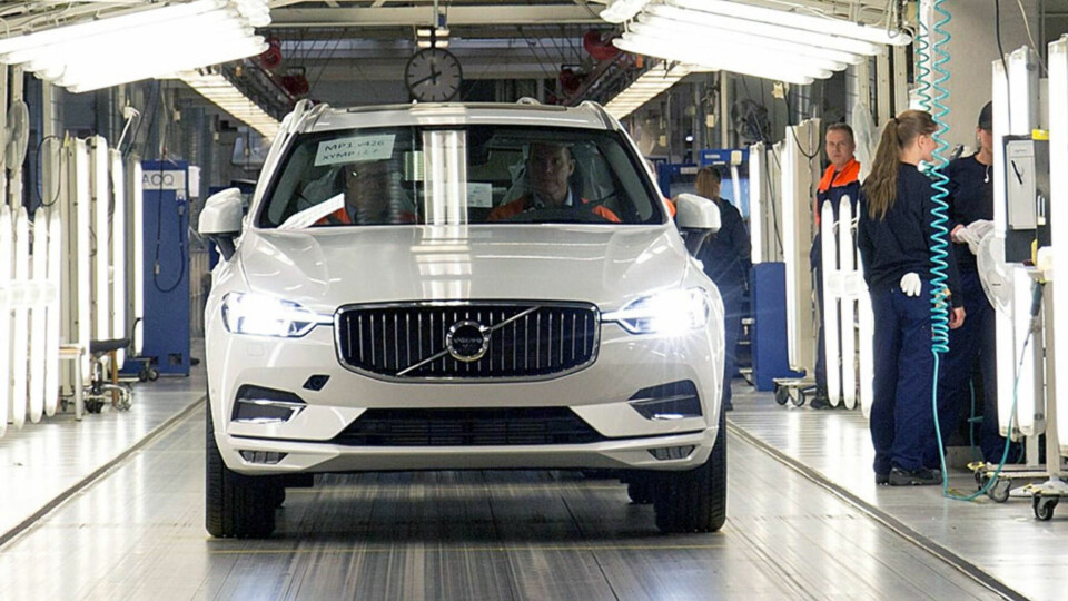 Klokken 20 minutter på 12 i går trillet den aller første av Volvos nye XC60 av samlebåndet.