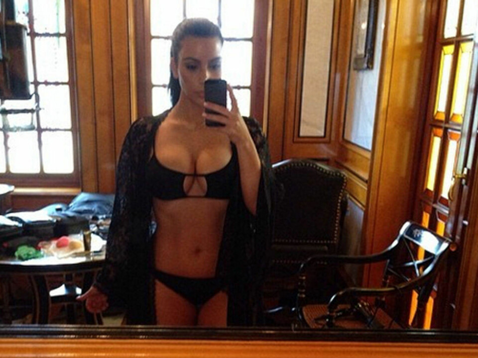 SELFIES: Kim Kardashian gir ut en bok, hvor hun skal samle alle sine beste selfies.