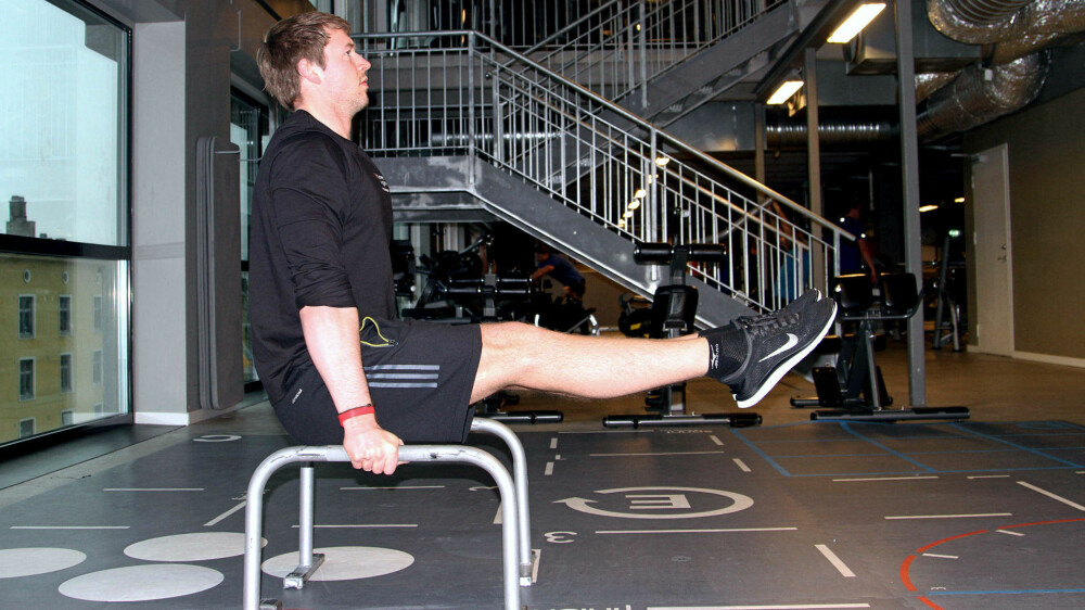 KROPPSVEKTTRENER: Personlig trener Ulrik Ask Fossum gir deg tips til hvordan du kan utfordre deg selv og treningen din med kroppsvektøvelser.