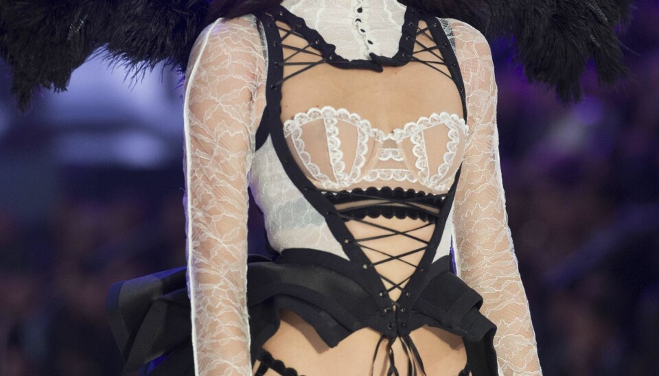 Kendall Jenner tjener til livets opphold for Victoria's Secret, i Paris 2016.