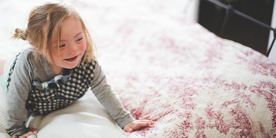 Grace fotografert av moren.