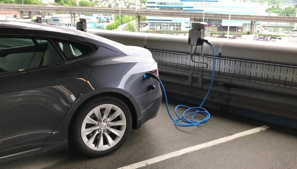 Ikke hurtiglader, men i det minste en skikkelig Type 2-kontakt med 30 ampere.
