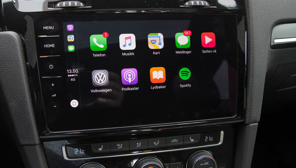 En 9,2' høykontrasts trykkfølsom skjerm er perfekt for Apple Car Play.