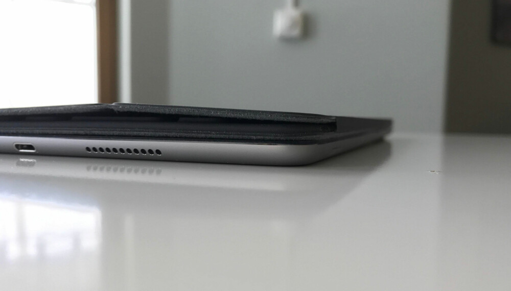 BYGGER UT LITT: Det er størrelse på tastaturet, og gjør iPaden en god del tjukkere.