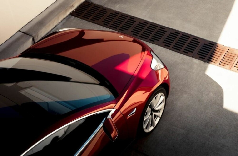 Endelig er Tesla på plass med sin volummodell: Model 3. Broom er blant de aller første i verden som får teste den.