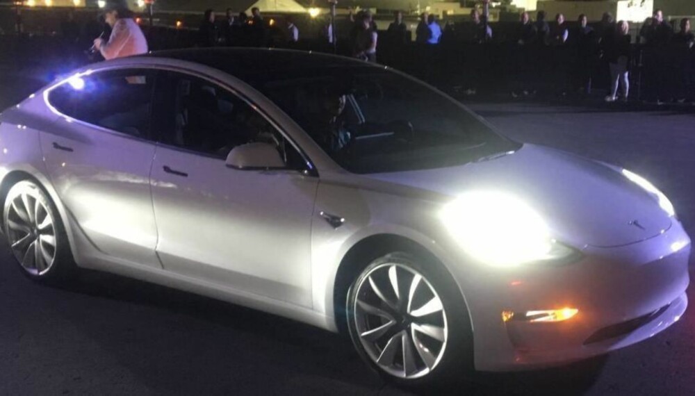 Med denne skal Tesla virkelig sette sitt preg på bilbransjen. Model 3 er allerede forhåndsbestilt av over 500.000 kunder verden over.