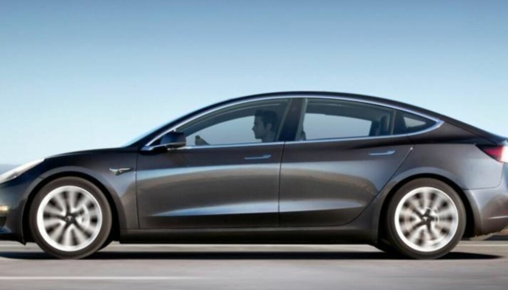 Det er ingen tvil om at dette er en Tesla. Men den nye og komptakte modellen blir litt mer "klumpete" i profilen enn Model S.