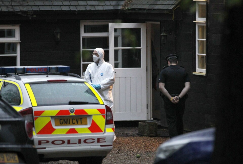 ENGLAND: Politiet er på plass utenfor huset der Peaches Geldof ble funnet død mandag 7.april.