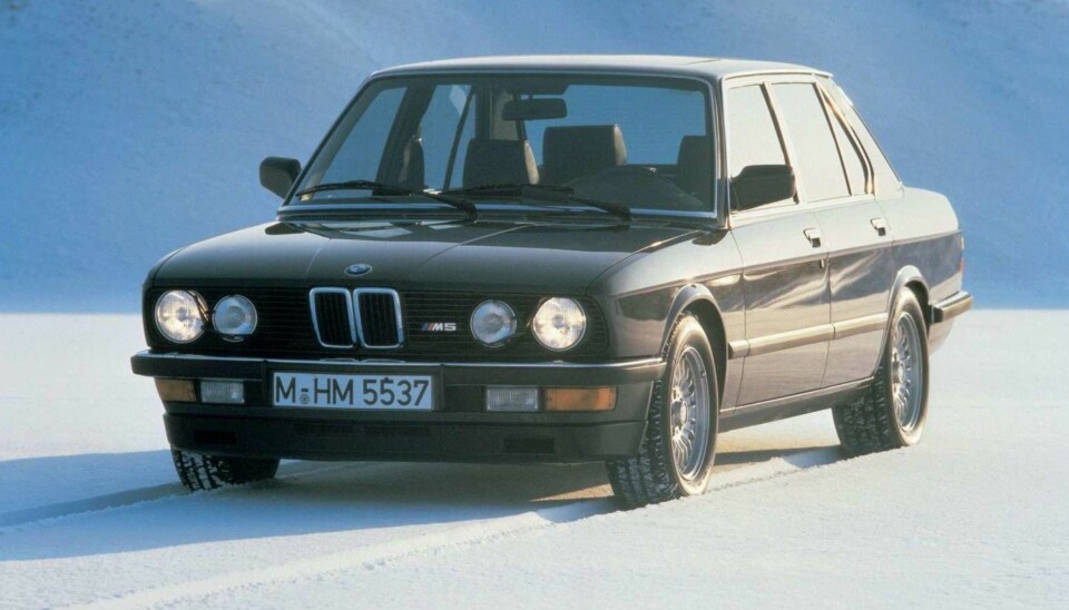 Den første generasjonen av BMW M5 er svært sjelden å finne på bruktmarkedet. Derfor er også prisene på disse høye.