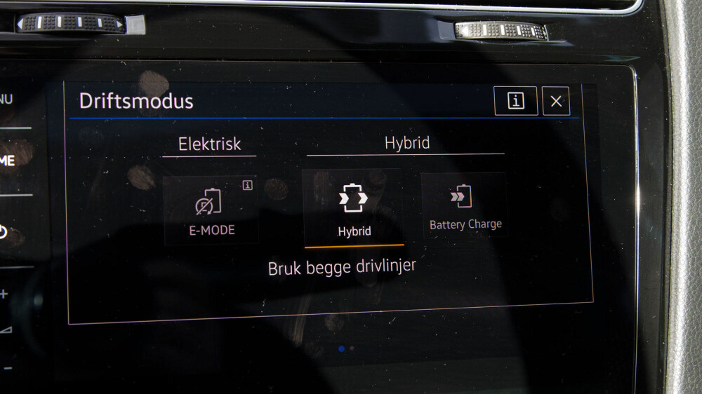 Du har tre kjøremoduser å velge mellom: Eldrift, hybrid eller å aktivt lade batteriet ved hjelp av bensinmotoren.