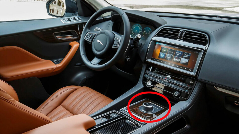 Automatgir er det naturlige valget for nesten alle som kjøper dyr SUV. Men noen unntak finnes – og i bruktmarkedet er det biler du kan spare mye penger på.