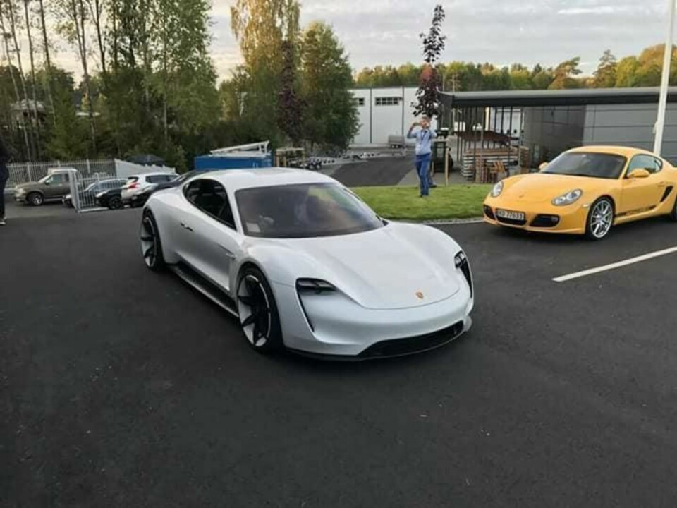 I NORGE: Porsche Mission E ble vist fram til ansatte hos norske forhandlere i september. Bilen er forventet å være på veien i 2019.