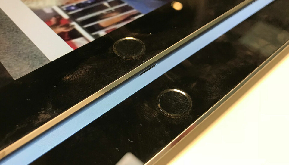 Av årsaker vi ikke helt forstår, har Apple valgt å ikke oppgradere fingeravtrykkleseren til den samme typen som brukes på nye iPhone. Det viser at dette ikke er et splitter nytt nettbrett, men en lett oppgradering.