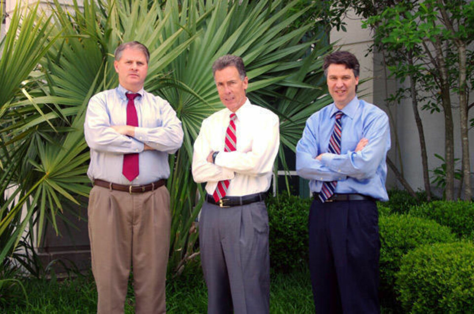 MIKE MOORE LAW FIRM: Mike Moore (i midten) er bosatt i Orlando og driver sitt eget advokatfirma derfra, sammen med Lee Martin (til venstre) og Jonathan Compretta (til høyre).