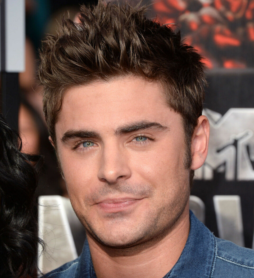 IKKE lenger singel - Zac Efron er sammen med Michelle Rodriguez.