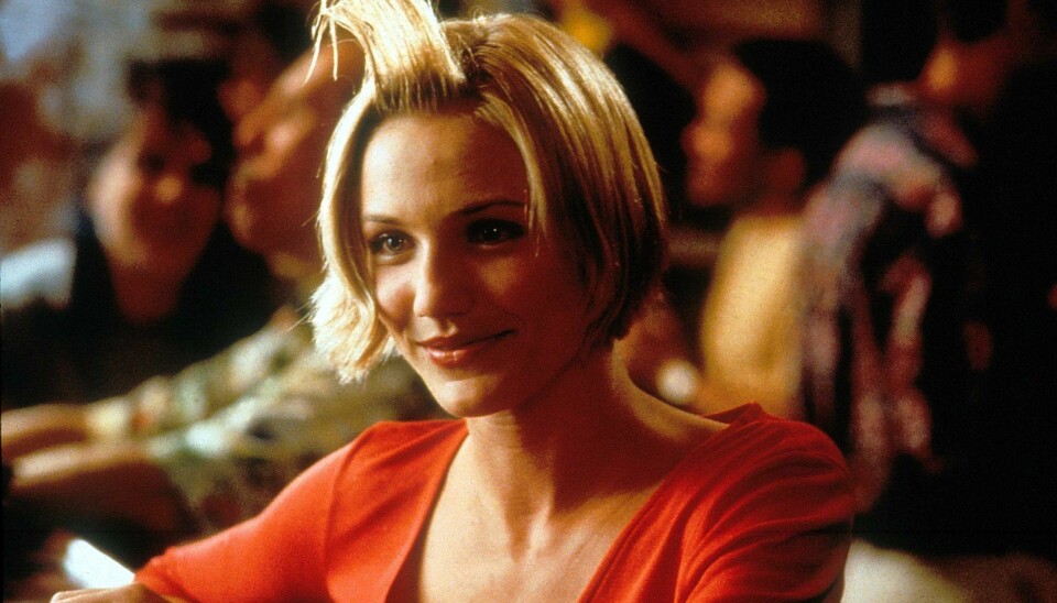 MARY -aka Cameron Diaz - med kjent hårsveis. I virkeligheten burde hun gjemt seg for mannfolkene i filmen.