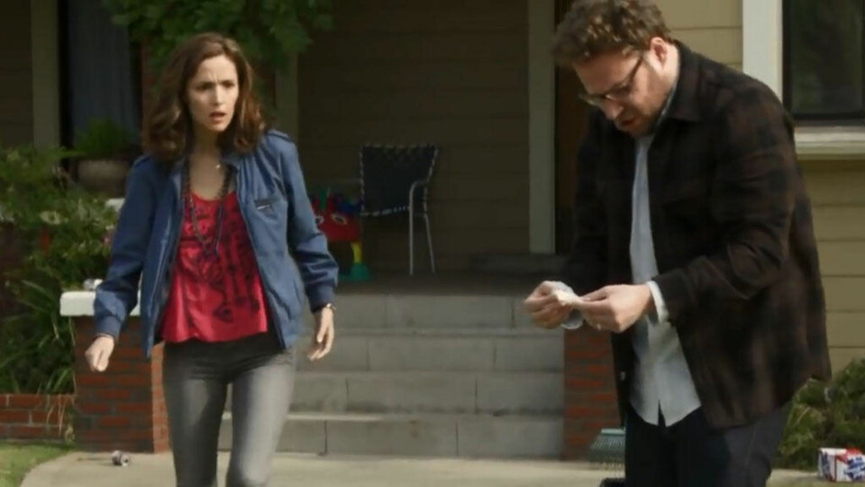 FILM: Babyen i Bad Neighbours spiser på et kondom.