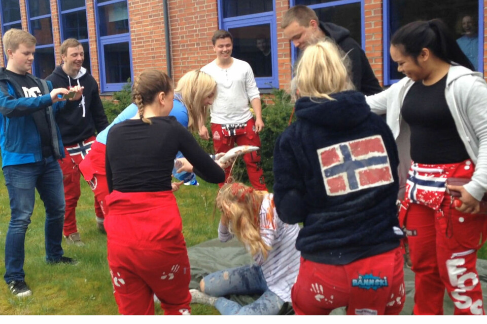 Det var ikkje så lurt å ta på sminke når russen arrangerte sminke-og voksfri dag på Hafstad vgs. Det fekk iallefall Emma Halvorsen merke.