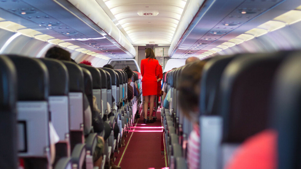 PÅ JOBB: Mens du er i et fly for å komme deg fra a til å, er de kabinansatte på jobb. Det er det mange passasjerer som ofte glemmer.