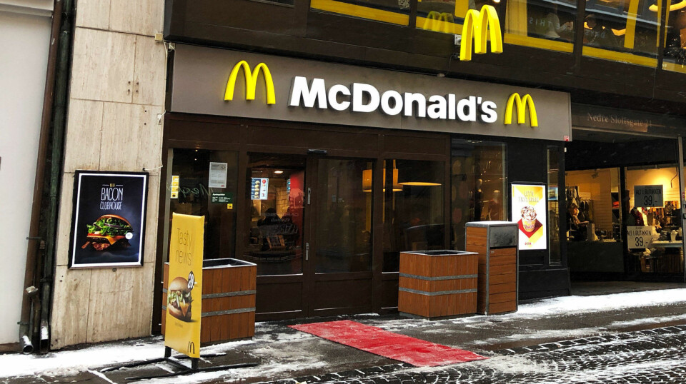 HURTIGMAT: Etter en lengre shoppingrunde i førjulstida er det kanskje ekstra fristende stikke innom en hurtigmatkjede som McDonald's for en rask matbit. I så fall har ernæringsfysiolog Helge Felberg et godt råd.