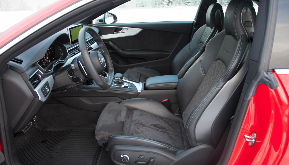 Audi har valgt å gå for noe som ligner på bøtteseter, men som likevel har beholdt alt av komfort og justeringsmuligheter.