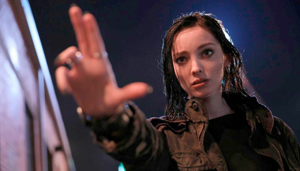 Emma Dumont i rollen som Polaris.